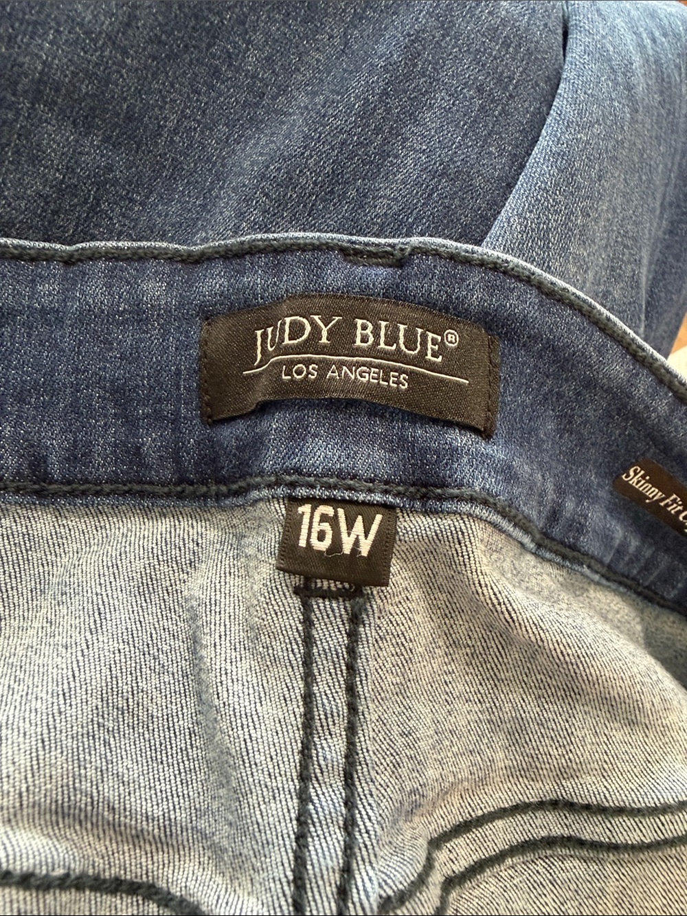 Judy Blue Skinny Fit Capri Jeans - Picture 6 of 8